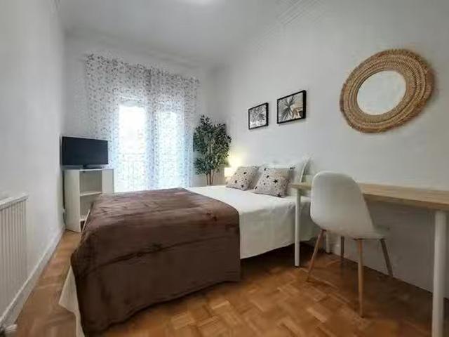 ¡Oferta! Habitación en Calle de Juan Bautista de Toledo, Chama.