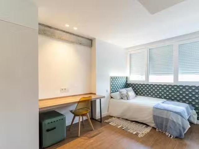 Acogedor Habitación en Calle de la Isla de Arosa, Fuencarral E.
