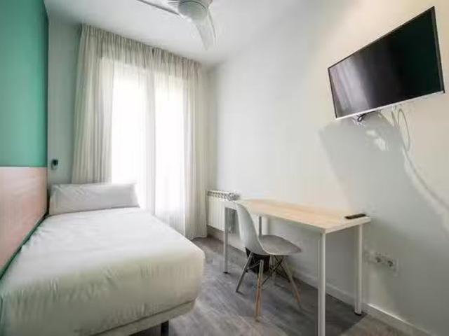 Bonito Habitación en Calle de las Hileras, Sol