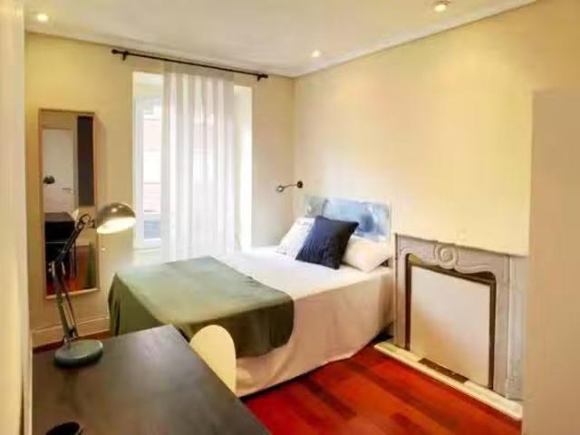 Único Habitación en Calle de San Bernardo