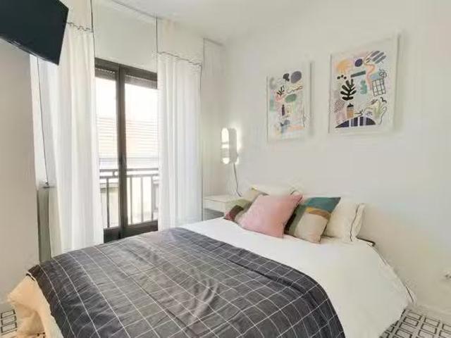Bonito Habitación en Calle de Sierra de Cameros, San Diego