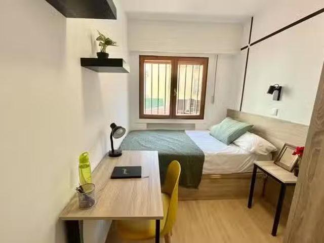 ¡Renta! Habitación en Calle del Petirrojo, Aluche