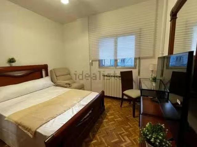 ¡Recién llegado! Habitación en Calle Paredes de Nava, Ciudad L.