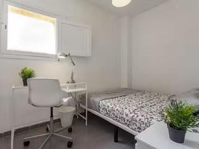 Acogedor Habitación en Calle Pintor Dalmau, Beteró