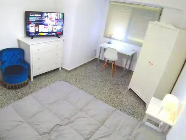 Único Habitación en Calle Plus Ultra, En Corts