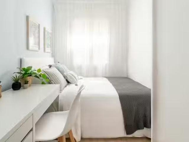 ¡En alquiler! Habitación en Carrer d'Orient