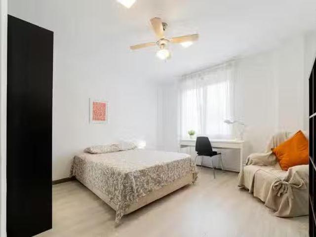Acogedor Habitación en Carrer d'Alberic, Arrancapins