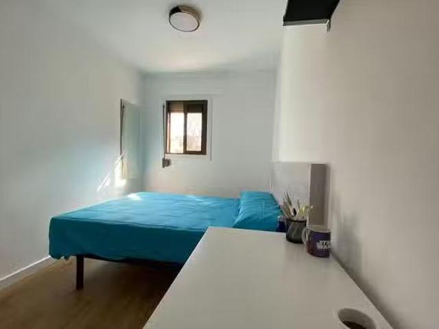 ¡Recién llegado! Habitación en Carrer de Cotonat