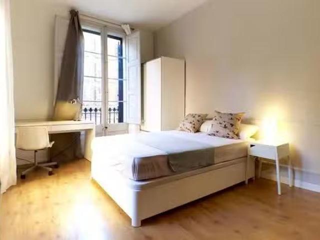 ¡En alquiler! Habitación en Carrer de Còrsega