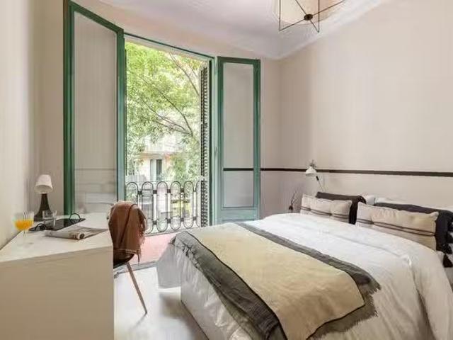 Encantador Habitación en Carrer de Calàbria, La Nova Esquerra.