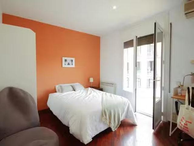 ¡Oferta! Habitación en Carrer de Balmes, l'Antiga Esquerra de.