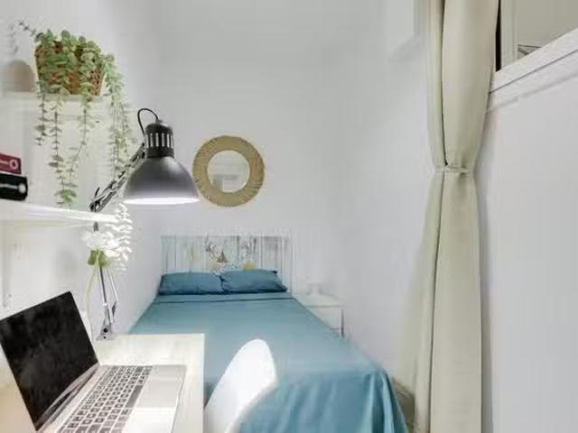 ¡En alquiler! Habitación en Carrer de l'Encarnació, Gràcia