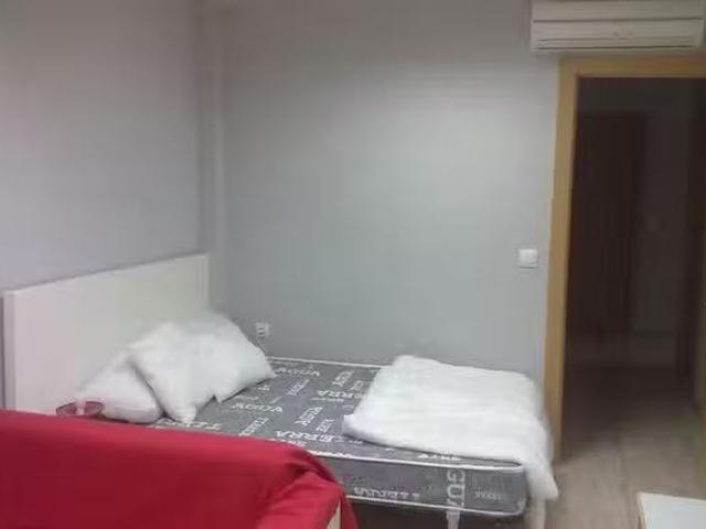 ¡En alquiler! Habitación en Carrer de Sant Vicent Màrtir, Sant.
