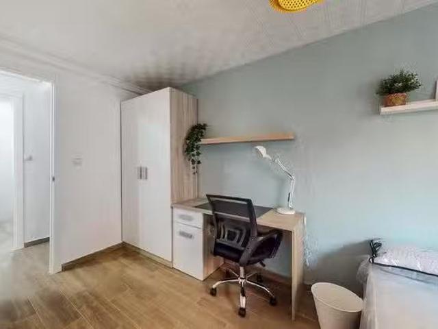¡Renta! Habitación en Carrer de Rodrigo de Pertegás
