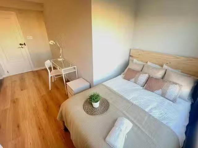 ¡Oferta! Habitación en Carrer del Bisbe Jaume Pérez, Quatre Ca.