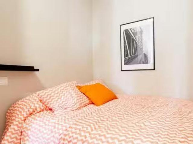 Acogedor Habitación en Carrer del Comte d'Altea, La Gran Via