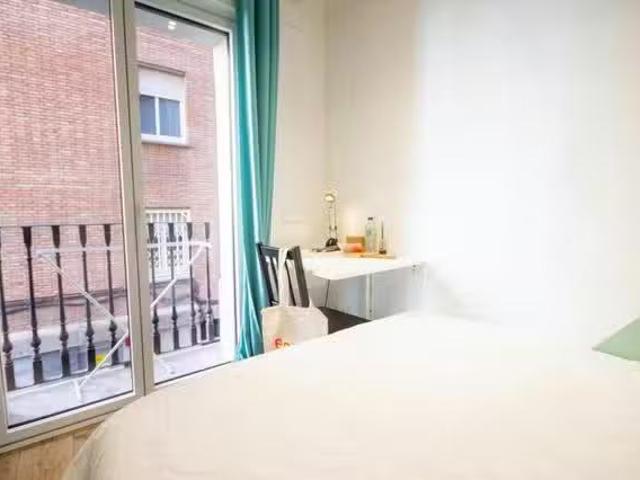 ¡Oferta! Habitación en Carrer del Poeta Cabanyes, El Poblesec