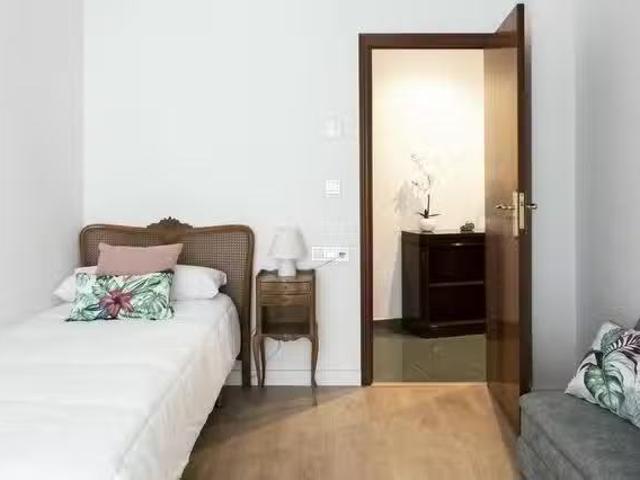 ¡Oferta! Habitación en Carrer del Poeta Querol, Sant Francesc