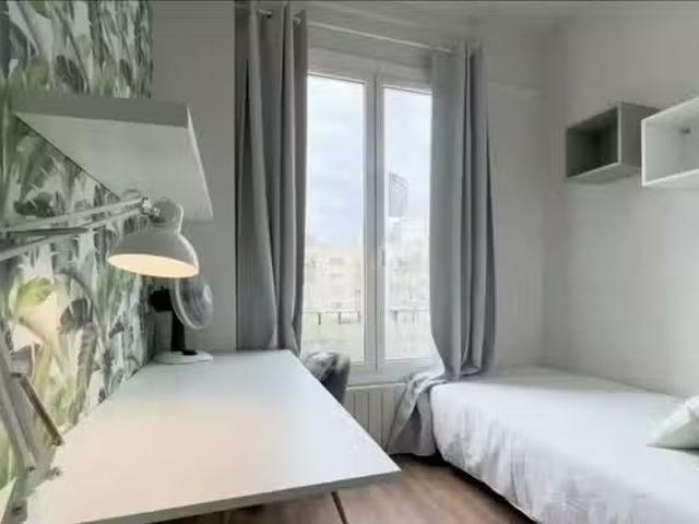 Único Habitación en Carrer del Rosselló, l'Antiga Esquerra de.