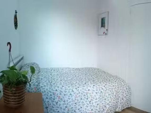 ¡Recién llegado! Habitación en Carrer d'Escòcia, Nou Barris