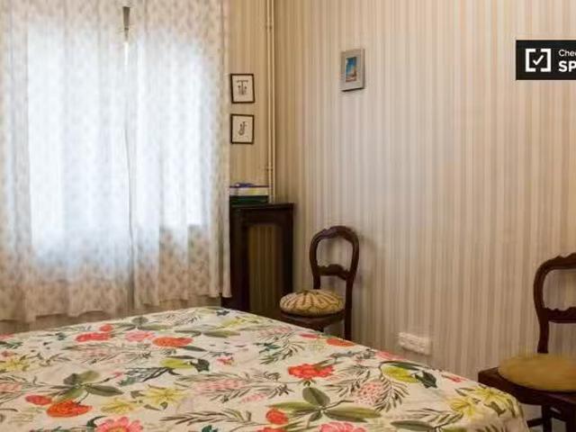 Barato Habitación en el apartamento de 4 dormitorios en L’Esqu.