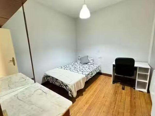 ¡Recién llegado! Habitación en Fernández del Campo Kalea, Abando