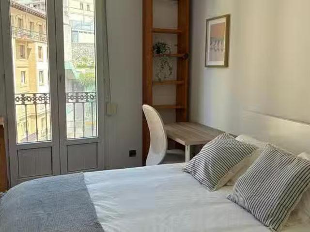 Encantador Habitación en Iturribide Kalea, Ibaiondo