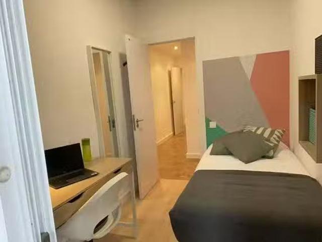 ¡Oferta! Habitación en Passeig de Manuel Girona