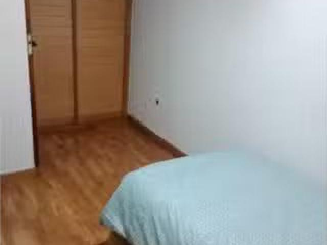¡Recién llegado! Habitación en piso compartido de 4 habitacion.