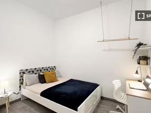 Acogedor Habitación en piso compartido de 6 habitaciones en Un.