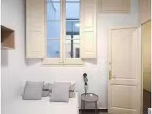 ¡Oferta! Habitación en piso compartido en alquiler en El Gòtic.