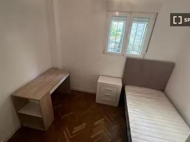 Único Habitación en piso de 3 habitaciones en alquiler en Camp.