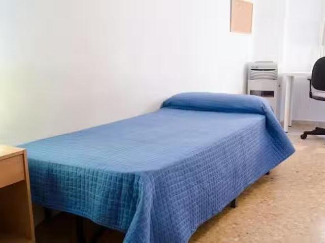 Encantador Habitación en Plaça del Poeta Vicente Gaos, Vega Ba.