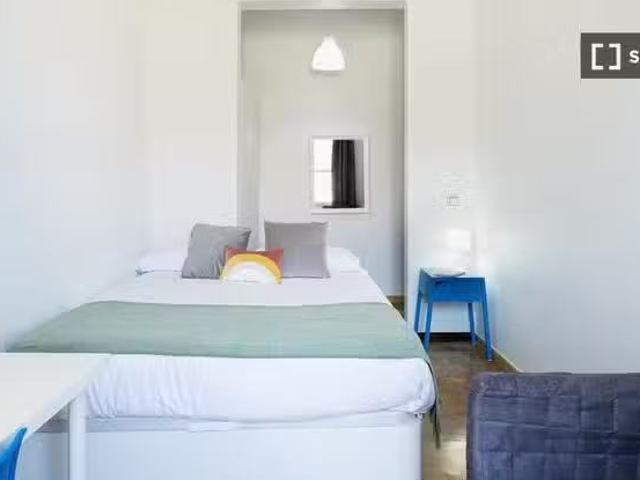 Encantador Habitación equipada en piso compartido en Puerta de.
