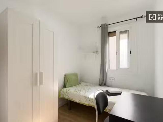 ¡En alquiler! Se alquila habitación en apartamento de 3 dormit.