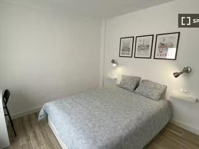 Encantador Se alquila habitación en piso compartido de 3 habit.