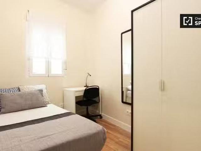 Encantador Se alquila habitación en piso de 4 dormitorios en E.
