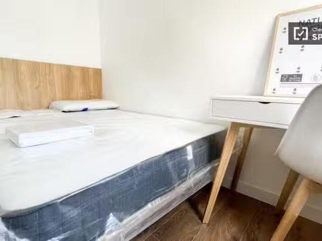 ¡Renta! Se alquila habitación en piso de 4 dormitorios en Madrid