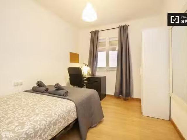 ¡En alquiler! Se alquila habitación grande en L'Hospitalet de.