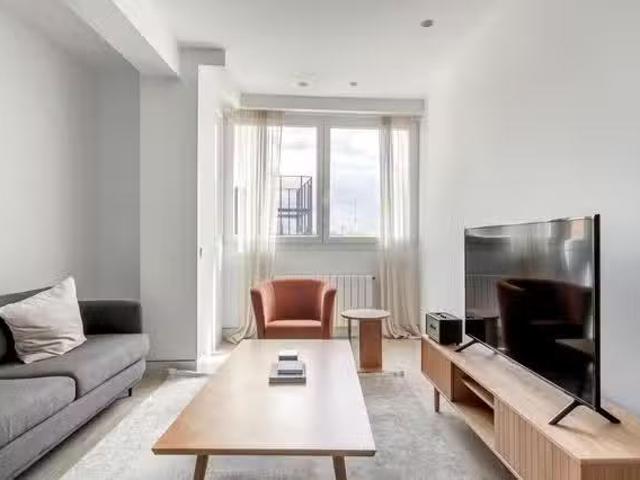 Nuevo Paseo del General Martínez Campos, Almagro 2 Bedroom.