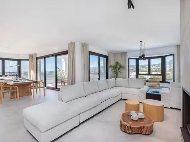 Encantador Piso de 7 habitaciones en C. Miguel de Unamuno, 8.