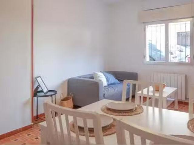 ¡En alquiler! Piso de 1 habitación en Calle de Algodre