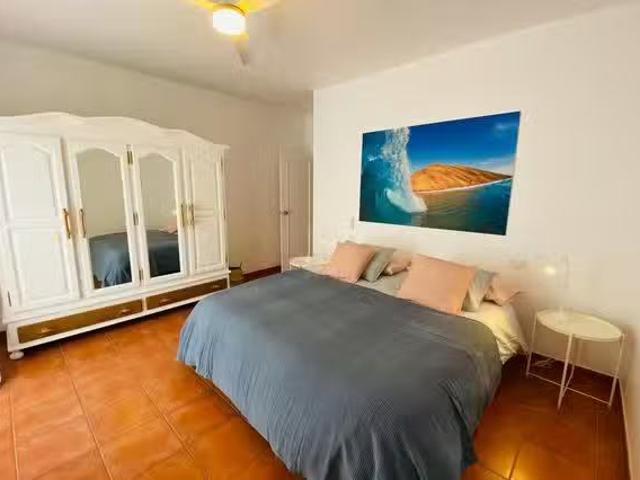 Nuevo Piso de 1 habitación en Calle Reyes Católicos