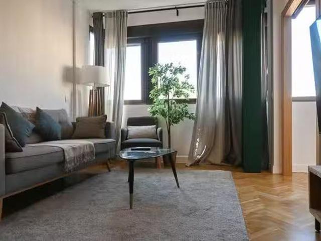¡Recién llegado! Piso de 2 habitaciones en Madrid