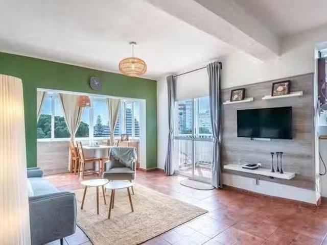 ¡En alquiler! Piso de 3 habitaciones en Benalmádena