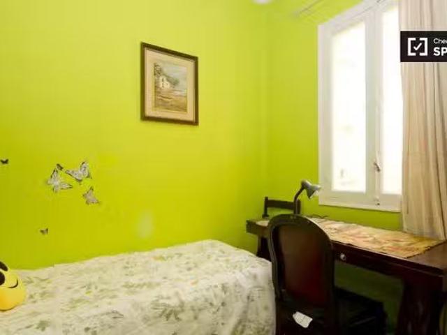 ¡Oferta! Relajante habitación en un apartamento de 4 dormitori.