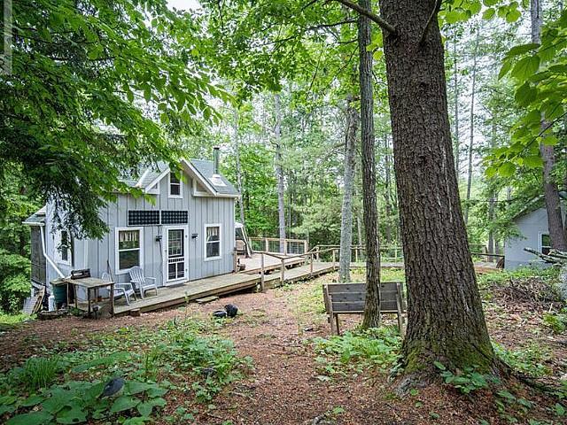 Off Grid Waterfront Paradise! Coe Hill