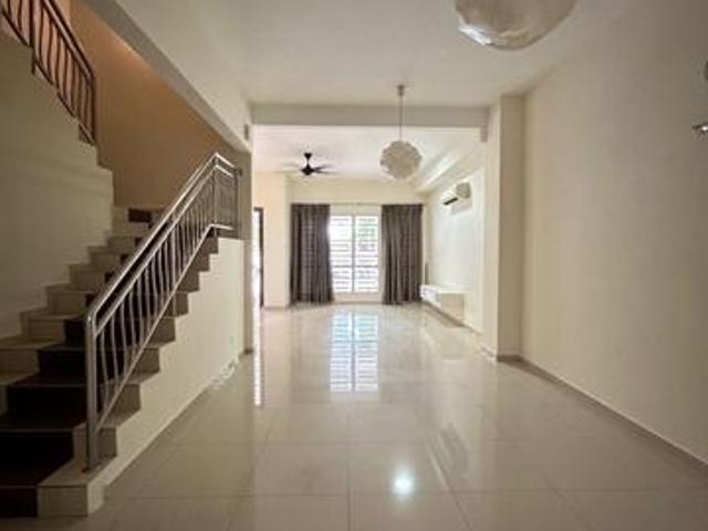 OFF FREE SCHOOL RD 3Storey Ter House 6Bedrooms 5Baths 5Airconds