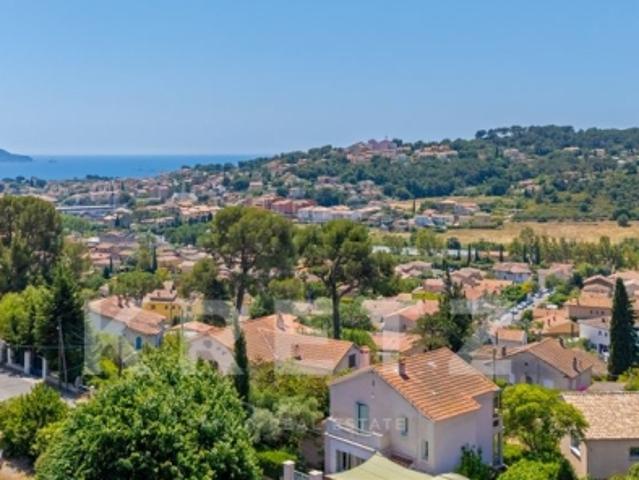 OFF MARKET Carqueiranne Villa des années 30 rénovée Piscine