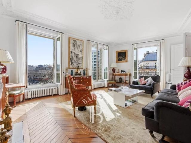 OFF MARKET EXCLUSIVITÉ Vue d'exception Étage élevé Charme de l'ancien 3 chambres